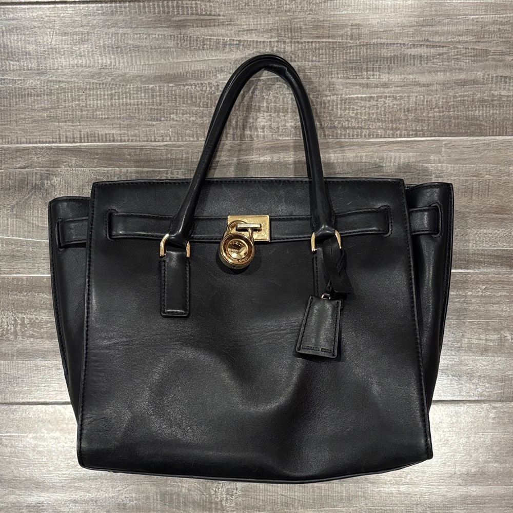 Michael Kors Elegant Black Leather Bag